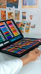 Bộ bút màu 150 chi tiết cho bé học tập và thỏa thích sáng tạo