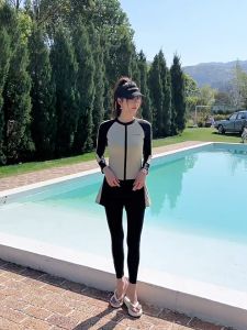 ชุดว่ายน้ําแขนยาว-กางเกงขายาว ป้องกันแดด แบบแห้งเร็ว สำหรับผู้หญิง 5 ชิ้น, เป็นชุดของ 53200