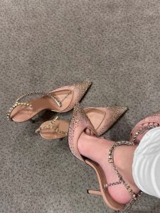 ฤดูร้อน ใหม่ เซ็กซี่ รองเท้าส้นสูงเพชรโซ่สุทธิน้องสาวเผ็ด เรียบหรู รองเท้าส้นสูงเลดี้ชี้นิ้วเท้ารองเท้าแตะแฟชั่นสําหรับหญิงสาว