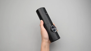 เครื่องบดไฟฟ้า เครื่องบดพริกไทยอัตโนมัติ เครื่องบดเกลือ ใช้สำหรับบดเครื่องเทศ พริกไทย เกลือ ถั่ว สมุนไพร ใช้งานง่าย พกพาสะดวก Mini Intelligent Automatic Electric Grinder Portable Multi-Functional Kitchen Seasoning Herb Pepper Spices Grinder for Salt Nut