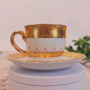 ชุดถ้วยกาแฟ ชุดแก้วกาแฟกลมหูหวาย ทองนูน  ในกล่องผ้าไหม (จิตต์ติมา เบญจรงค์ สินค้า OTOP 5 ดาว)