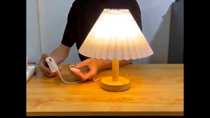 Lampu Tidur Aesthetic | Lampu Tidur Klasik | Lampu Meja Minimalis / Lampu Tidur Meja / Korean retro pleated Vintage LAMPAN Decorative table lamp Retro LED Manik Manik Lampu Aesthetic