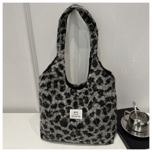 กระเป๋าสะพายไหล่ผ้าขนสัตว์ความจุขนาดใหญ่สไตล์เกาหลีสำหรับผู้หญิง กระเป๋าถือทรงกลมลายเสือดาว กระเป๋าสะพายไหล่แบบหนังสัตว์หรูหรา