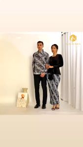 Set Blouse Bludru & Kemeja Batik: Seragam Couple untuk Berbagai Acara