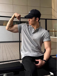 Áo Thun Polo Nam Tay Ngắn Màu Xám Nhạt Mùa Hè Thể Thao Thể Hình Lộ Cơ American Heavyweight Cổ Polo Tay Lửng