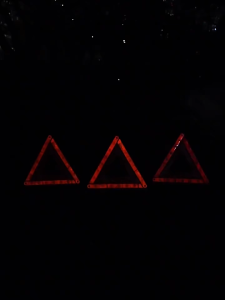 ป้ายสามเหลี่ยมสะท้อนแสงพับเก็บได้ ป้ายสามเหลี่ยมฉุกเฉินสะท้อนแสง ป้ายสามเหลี่ยม ป้ายสะท้อนรถยนต์ ความปลอดภัย พับเก็บได้