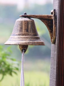 Đồng Hồ Báo Thức Treo Tường Bằng Sắt Nguyên Khối Cổ Điển Thủ Công Trang Trí Cửa Chính Biệt Thự Phong Cách Pháp