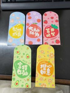 กระเป๋าใส่ของขวัญปีงู 2025 กระเป๋าใส่ของขวัญปีใหม่ ลายผลไม้ ลายการ์ตูน สไตล์จีน วัสดุกระดาษแข็ง ขนาดยาว บรรจุภัณฑ์แบบพับได้