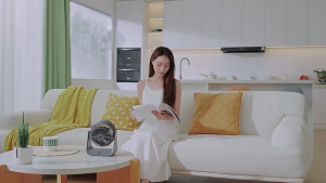 Quạt mini để bàn tích điện siêu êm 5 tốc độ có đèn ngủ pin lớn treo tường hương thơm tiếng ồn thấp .