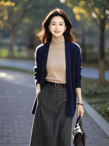 เสื้อคาร์ดิแกนถักคอวีผ้าขนสัตว์เนื้อนุ่มสำหรับผู้หญิง แขนยาวปานกลาง สไตล์เกาหลี ทรงหลวม เสื้อคลุมผู้หญิง