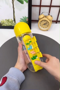 แก้วน้ำอเนกประสงค์ กล่องยา 2-in-1 แก้วน้ำพกพา กล่องยา 1 สัปดาห์ กล่องยา 7 ช่อง อเนกประสงค์ แบบพกพา กลางแจ้ง hp5216多功能水杯二合一药盒水杯随身一周带药盒七格药盒多功能户外携Bl