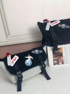 ผ้ากันน้ำ A-941 ด้านสะพายไหล่ กระเป๋าสะพายข้าง/สะพายไหล่ ANNELLO X NASA ช่องเยอะใส่ของได้