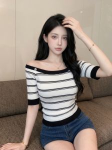 GUZILIAN | Áo Thun Knit Sọc Dây Dù Slimming