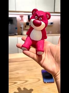 Giá Đỡ Điện Thoại Để Bàn Hình Gấu Dâu Tây Dễ Thương Chất Liệu Nhựa