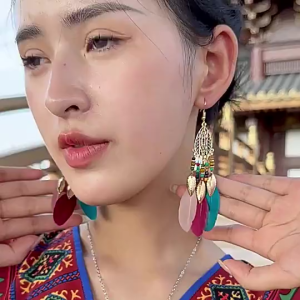 1คู่ ต่างหูพู่ประดับลูกปัดและขนนก ต่างหูพู่สไตล์โบฮีเมียน เครื่องประดับแฟชั่น ตุ้มหูห้อย