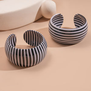 Black White Red Blue Striped C Shape Wide Open Acrylic Bangles Wide Round Resin Cuff Bracelets for Women Statement Jewelry C1