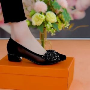 รองเท้าส้นเตี้ยผู้หญิง ทรงหัวแหลม สายรัดหัวเข็มขัด ทรงสวมสบาย รองเท้าผู้หญิง ส้นเตี้ย หนังแท้ ตาข่าย รองเท้าสวมสบาย