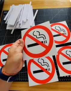 สติกเกอร์PP 14x14cm 20x20cm เหมาะสำหรับติดเตือนในที่ทำงาน