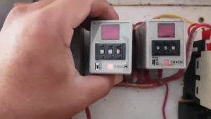 ไทเมอร์ดิจิตอล AH3D-DM CIKACHI ชิคาชิ แท้ 100% ( แถมฟรีซ็อกเก็ต ) ไทมเมอร์ TIMER คุณภาพสูง ( 0.01 วินาที 990 ชั่วโมง ) ( 24vac 24vdc 110vac 220vac 380vac )