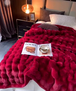 Chăn Lông Chồn Nhập Khẩu Nặng 55kg Kích Thước 2mx2m3 Cực Kì Mềm Mại Không Xổ Lông Tặng Kèm Túi Da Cao Cấp