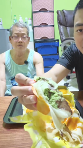 ขนมเปี๊ยะบุญเต็ง ไส้ช็อกโกแลตดูไบ แป้งนุ่ม หนึบ อร่อยมากๆ 250 กรัม by บุญเต็ง