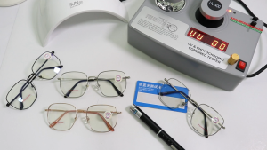 แว่นสายตาสั้น/สายตาปกติทรงเหลี่ยม เลนส์กรองแสงบลู+เลนส์เปลี่ยนสีphotochromic รุ่นAUTO05(เลนส์เปลี่ยนสี-)