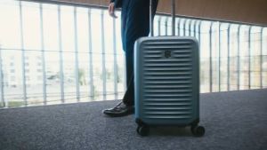 กระเป๋าเดินทางลาก 4 ล้อคู่ ล้อหมุน 360 องศา AIROX ADVANCED เดินทาง Frequent Flyer 21 ซึ่งมีขนาดมาก 27 ซึ่งรวมถึงขนาด Medium และขนาด Large 29 ซึ่งเป็นกระบวนการที่น่าสนใจสำหรับกระเป๋าเดินทางที่มีการใช้งานสูง