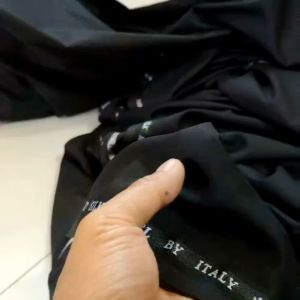 SUPRIMA DE BOOS / Suprima Woll & Silk / Kain Celana Seragam Dinas\\n\\n Mengenal Suprima Woll & Silk\\n\\nSuprima Woll & Silk adalah kain celana berkualitas tinggi yang ideal untuk seragam dinas dan seragam kerja. Kain ini memiliki sifat-sifat unik yang membuatnya menjadi pilihan populer di kalangan pengguna.\\n\\n Sifat-Sifat Kain Suprima Woll & Silk\\n\\nSuprima Woll & Silk memiliki beberapa sifat yang membuatnya menjadi kain celana berkualitas tinggi. Beberapa sifat utama termasuk:\\n\\n- Lembut dan nyaman ketika dipakai\\n- Tahan lama dan tahan terhadap aus\\n- Mudah dicuci dan cepat kering\\n- Tidak mudah berbulu atau robek\\n\\n Keunggulan Kain Suprima Woll & Silk\\n\\nAda beberapa keunggulan menggunakan Suprima Woll & Silk sebagai kain celana seragam dinas:\\n\\n- Tampilan profesional dan elegan\\n- Cocok untuk berbagai jenis pekerjaan dan lingkungan\\n- Ramah lingkungan dan tidak merusak kulit\\n\\n Cara Memilih Kain Celana Seragam Dinas\\n\\nMemilih kain celana seragam dinas yang tepat sangat penting untuk menjamin kenyamanan dan ketahanan. Berikut adalah beberapa hal yang perlu dipertimbangkan saat memilih kain celana seragam dinas:\\n\\n Kualitas Kain Celana Tahan Lama\\n\\nPilihlah kain celana yang tahan lama dan tahan terhadap aus. Suprima Woll & Silk adalah pilihan yang baik karena kualitasnya yang tinggi dan ketahanannya yang luar biasa.\\n\\n Kain Celana untuk Seragam Kerja\\n\\nPastikan kain celana yang Anda pilih cocok dengan jenis pekerjaan dan lingkungan kerja Anda. Suprima Woll & Silk cocok untuk berbagai jenis pekerjaan dan lingkungan kerja.\\n\\n Tips Menggunakan Kain Celana Seragam Dinas\\n\\nBerikut adalah beberapa tips untuk menggunakan kain celana seragam dinas:\\n\\n Cara Merawat Kain Celana Seragam Dinas\\n\\nUntuk menjaga kualitas dan ketahanan kain celana seragam dinas, pastikan untuk merawatnya dengan baik. Beberapa langkah yang dapat Anda lakukan termasuk mencuci dengan tangan atau mesin dengan suhu rendah, tidak menggunakan pemutih, dan menyetrika pada suhu rendah.\\n\\n Kelebihan Menggunakan Kain Celana Seragam Dinas\\n\\nAda beberapa keuntungan menggunakan kain celana seragam dinas seperti Suprima Woll & Silk, antara lain:\\n\\n- Tampilan profesional dan elegan\\n- Nyaman dipakai dan tahan lama\\n- Cocok untuk berbagai jenis pekerjaan dan lingkungan kerja\n}