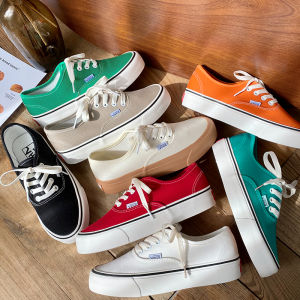 รองเท้าผ้าใบสีขาวสำหรับนักเรียน ฤดูใบไม้ผลิ 2025 รองเท้าผ้าใบผู้หญิงแบบลำลอง ทรงหุ้มข้อต่ำ ส้นแบน พื้นยาง รองเท้าผ้าใบสีขาว