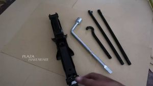 Toolkit Toyota Dongkrak 2Ton Kunci Roda 21mm & Putaran Dongkrak
