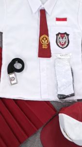 setelan seragam sekolah merah putih perempuan lengan pendek sd kelas 1-6 topi merah putih