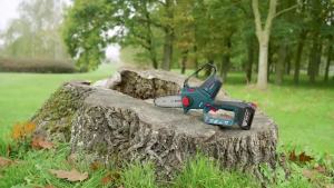 เลื่อยตัดแต่งกิ่งไร้สาย 18V ขนาดบาร์ 6นิ้ว โซ่ 3/8P ยี่ห้อ BOSCH รุ่น GKE 18V-15