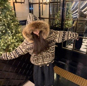 SHIMO | Warm and Elegant Lamb Wool Coat for Petite Women