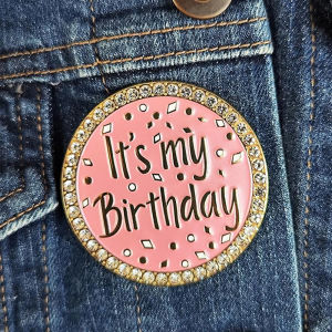 Its My Birthday Pin Brooch Round Metal Lapel Pin Badges with Rhinestones Pink Enamel Pins For Birthday Party Jewelry Gifts