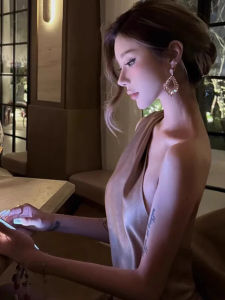 Exaggerated Unique Personality Womens Earrings New 2025 Fashion Trend Lightweight Luxury Retro Stud Earrings Alloy Plated Silver Gold