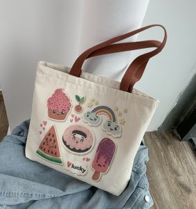 กระเป๋าผ้าใบทรงสี่เหลี่ยมจัตุรัสความจุขนาดใหญ่แบบถือได้สำหรับเด็กผู้หญิงนักเรียน กระเป๋าสะพายไหล่แบบลำลอง ปิดด้วยซิป