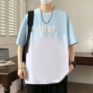 เสื้อยืดแขนสั้นผ้าไหมน้ำแข็งสำหรับผู้ชายในช่วงฤดูร้อน ทรงหลวมสบาย ๆ สำหรับเยาวชนและนักเรียน เสื้อตัวบนพิมพ์ลายทันสมัย