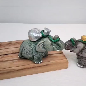 ช้างปูนปั้น แพ็คคู่ แบกถุงเงิน ถุงทอง ขนาด กว้าง 2 นิ้ว * ยาว 4 นิ้ว * สูง 3 นิ้ว ช้างแก้บน ช้างถวายศาล ไหว้ศาล