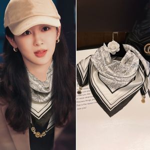 Fashionable Triangular Silk Scarf Womens Spring Autumn 2025 New Magnetic Attraction Multi-functional 70 Square Scarf High-End Feeling Shawl