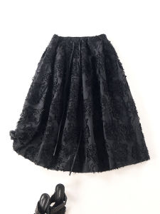 กระโปรงทรงเอเอวสูงสไตล์ฝรั่งเศส เดรสสีดำประดับขนนก กระโปรงยาวปานกลาง สไตล์ Hebe หรูหรา เหมาะกับทุกฤดูกาล