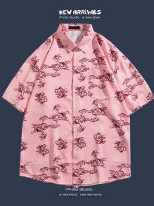 เสื้อเชิ้ตผู้ชายพิมพ์ลายดอกไม้ฮาวายสไตล์ฮ่องกงวินเทจ ลำลอง หลวม เสื้อเชิ้ตแขนสั้นสําหรับวันหยุดชายหาด อินเทรนด์ เยาวชน ฤดูร้อน ผ้าบาง