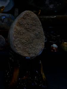 direct send form JB🇲🇾gold egg sugar shine dragon egg crystal decoration 爆花细沙软糖满天星💯黄水晶龙蛋  净重1kg “金蛋”搭配高等树根特制底座👍黄水晶蛋高: 11cm  宽: 8cm x 8cm  净重: 1kg含底座高: 20.5cm  底座宽: 11.5cm x 11cm  总重: 1.3kg