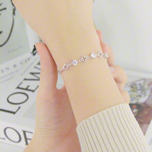 Lắc Tay Bạc Nữ 925 HGJG Kiểu Dáng Cỏ Bốn Lá May Mắn Đính Đá Xen Kẻ Phong Cách Đơn Giản Nhẹ Nhàng