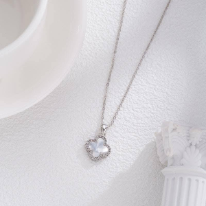 WE 4055 = 四叶草锁骨链 Four-Leaf Clover Clavicle Necklace