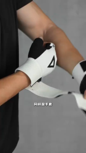 NEW! WELSTORE FITTERGEAR TRAINING GLOVES TRIANGLE OFF-WHITE ถุงมือออกกำลังกายพร้อมสายรัดข้อมือ ถุงมือฟิตเนส ถุงมือยกน้ำหนัก
