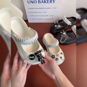 LHMoonlight ของมันต้องมี รองเท้าแตะแบบสวมแฟชั่น งานสวยสวมสบาย สีสีนน่ารักสดใส่ สวมสบายนิ่มเท้า มีตัวติดน่ารักๆแถมไปด้วยนะ ราคาคือดีงามไม่ไหว แต่งกับชุดไหนก็น่ารัก