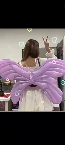 ตุ๊กตาลูกโป่งรูปปีกผีเสื้อ ลูกโป่งที่เติมลม มีรูปแบบสามารถสวมใส่ได้ ซึ่งเหมาะสำหรับเป็นอุปกรณ์สำหรับกิจกรรมของเด็กในโรงเรียนอนุบาลและอุปกรณ์สำหรับถ่ายภาพ