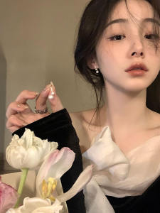 Elegant Pearl Small Earrings Womens Fashion 2025 New Style Premium Quality Compact Fine Design Autumn Winter Ear Jewelry