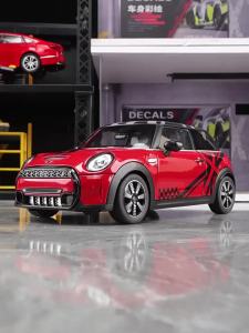 1:18 Scale Mini Cooper S X5M Model Car Toys Metal Diecast Doors Opened Folding Rearview Mirror Shock Absorption Collectible Item