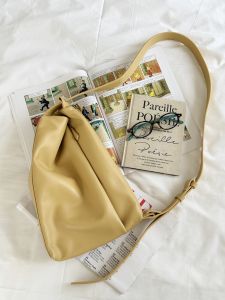 Large Capacity Leather Tote Bag Foldable Single Shoulder Hobo Bag Casual Style Womens Bag for Daily Use with Zipper Closure